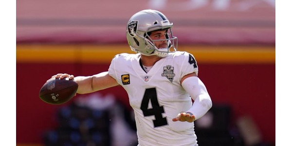La crisis del mariscal de campo de los Raiders de Las Vegas Derek Carr